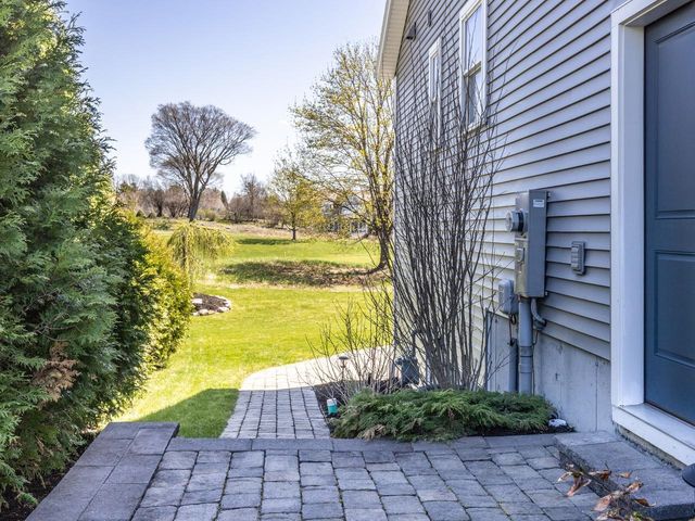 8 Medalist Drive, South Burlington, VT 05403
