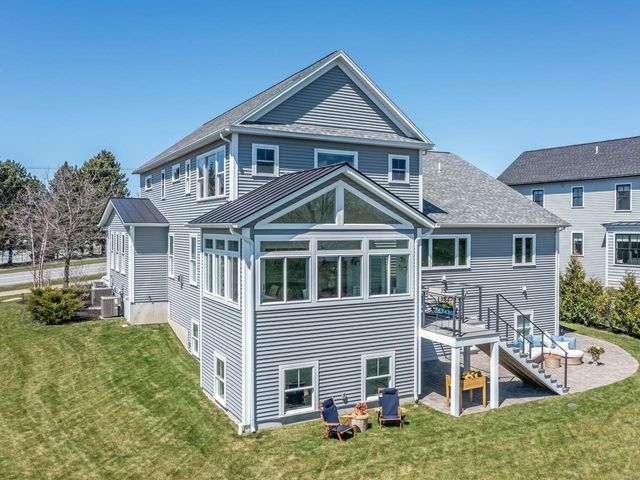 8 Medalist Drive, South Burlington, VT 05403