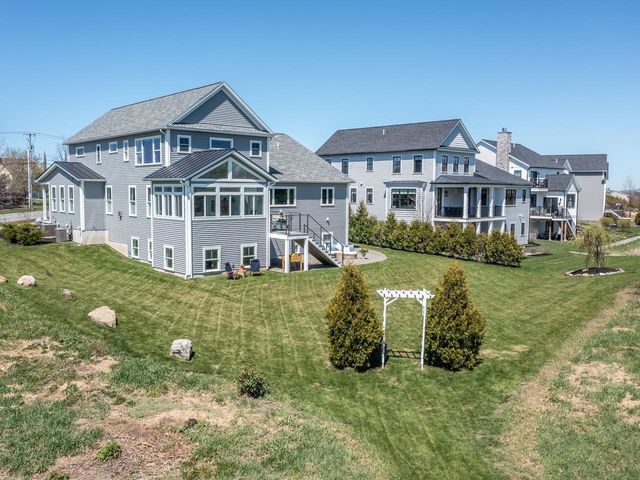 8 Medalist Drive, South Burlington, VT 05403
