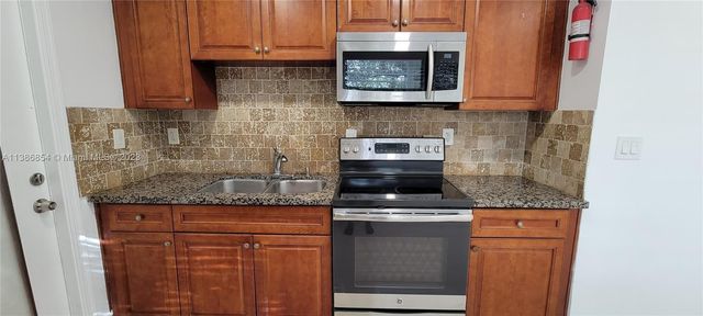 831 NW 14th Way 2, Fort Lauderdale, FL 33311