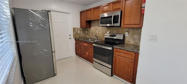 831 NW 14th Way 2, Fort Lauderdale, FL 33311