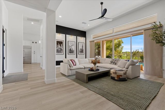 15 Clear Crossing Trail, Henderson, NV 89052