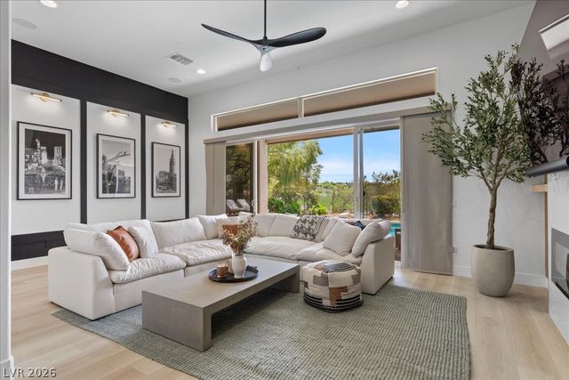 15 Clear Crossing Trail, Henderson, NV 89052