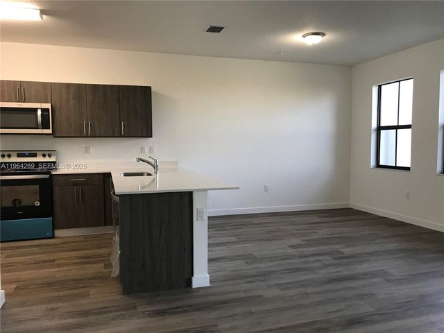 15600 SW 136 St. 105, Miami, FL 33196