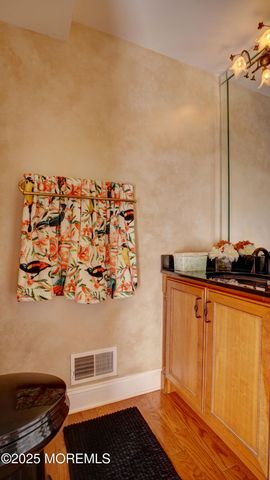 44 Kentucky Way, Freehold, NJ 07728