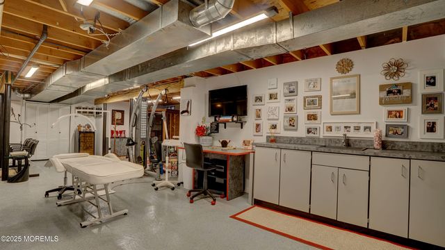 44 Kentucky Way, Freehold, NJ 07728