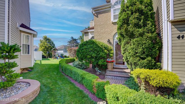44 Kentucky Way, Freehold, NJ 07728