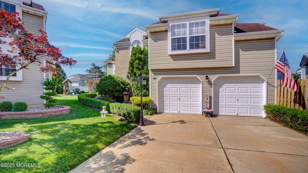 44 Kentucky Way, Freehold, NJ 07728
