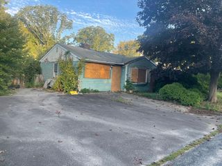 40 Robert St, Westport, MA 02790