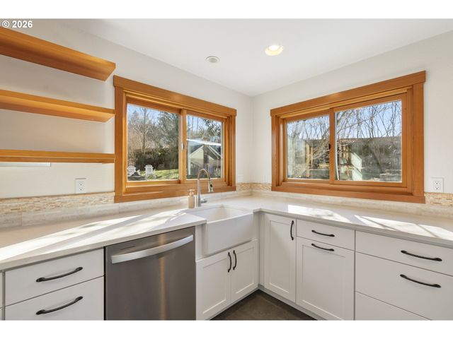 3225 THOMSEN Rd, Hood River, OR 97031