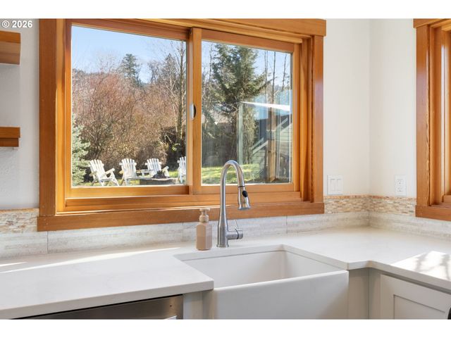 3225 THOMSEN Rd, Hood River, OR 97031