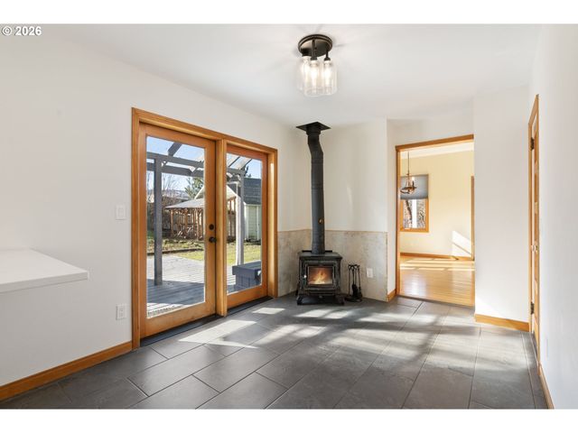 3225 THOMSEN Rd, Hood River, OR 97031