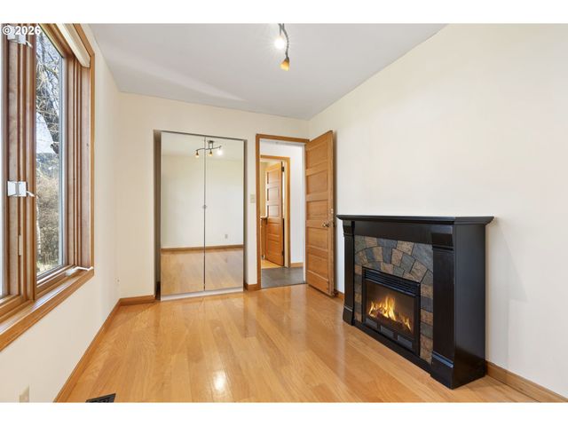 3225 THOMSEN Rd, Hood River, OR 97031