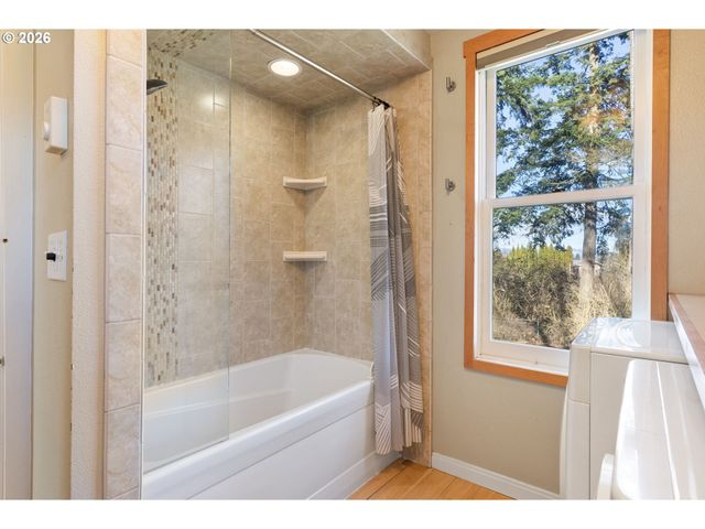 3225 THOMSEN Rd, Hood River, OR 97031