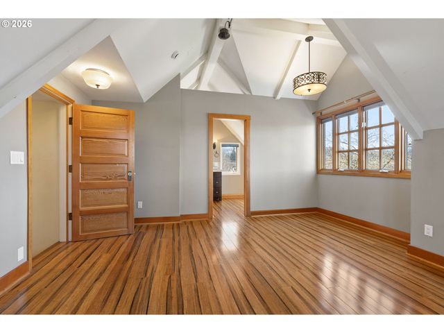 3225 THOMSEN Rd, Hood River, OR 97031