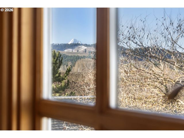 3225 THOMSEN Rd, Hood River, OR 97031