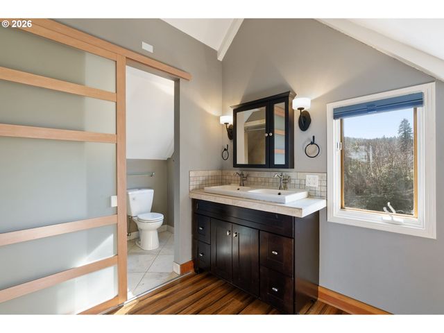 3225 THOMSEN Rd, Hood River, OR 97031