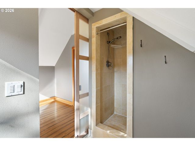 3225 THOMSEN Rd, Hood River, OR 97031