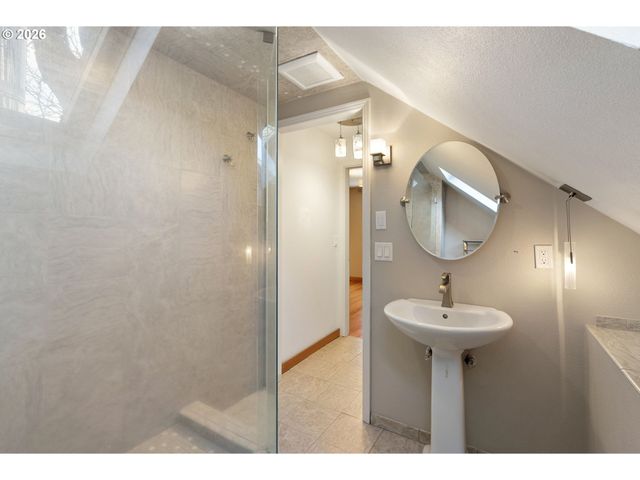 3225 THOMSEN Rd, Hood River, OR 97031