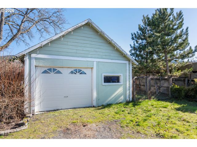 3225 THOMSEN Rd, Hood River, OR 97031