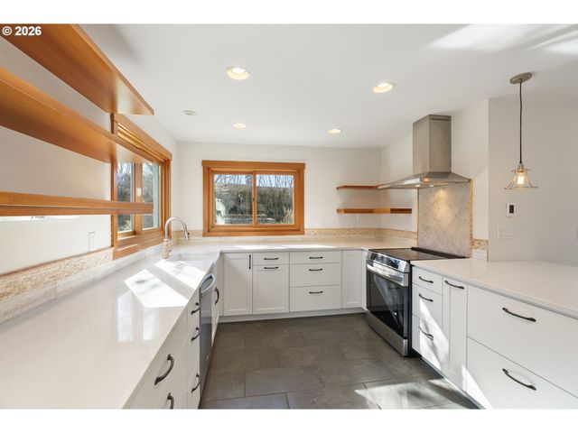 3225 THOMSEN Rd, Hood River, OR 97031