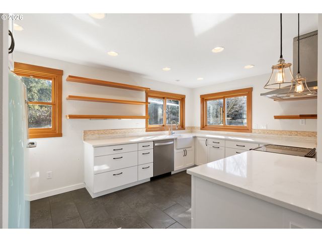 3225 THOMSEN Rd, Hood River, OR 97031