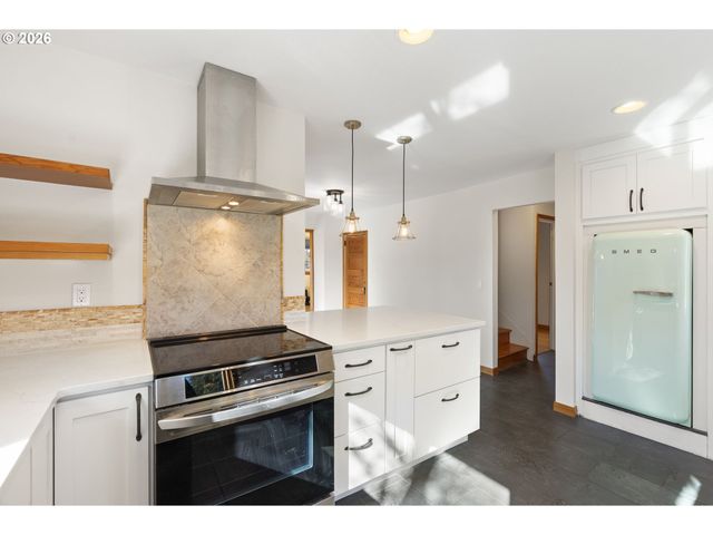 3225 THOMSEN Rd, Hood River, OR 97031