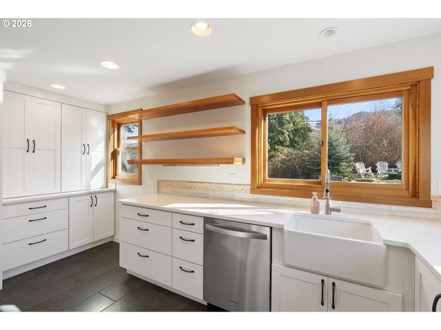 3225 THOMSEN Rd, Hood River, OR 97031