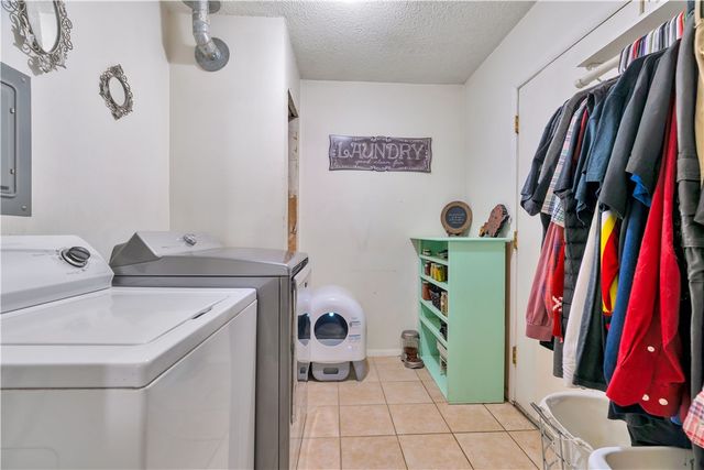 2317 N Woodlark Lane, Fayetteville, AR 72704