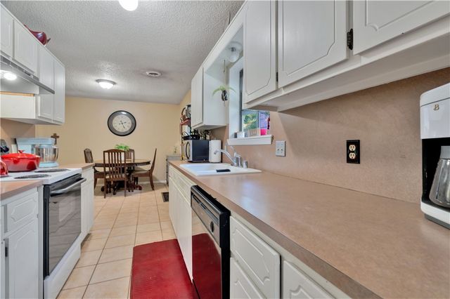 2317 N Woodlark Lane, Fayetteville, AR 72704