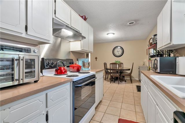 2317 N Woodlark Lane, Fayetteville, AR 72704