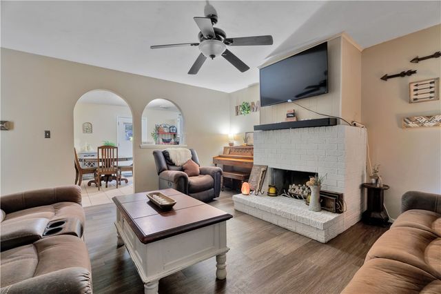 2317 N Woodlark Lane, Fayetteville, AR 72704