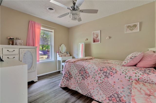 2317 N Woodlark Lane, Fayetteville, AR 72704