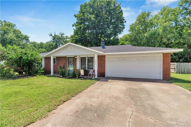 2317 N Woodlark Lane, Fayetteville, AR 72704