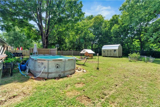 2317 N Woodlark Lane, Fayetteville, AR 72704