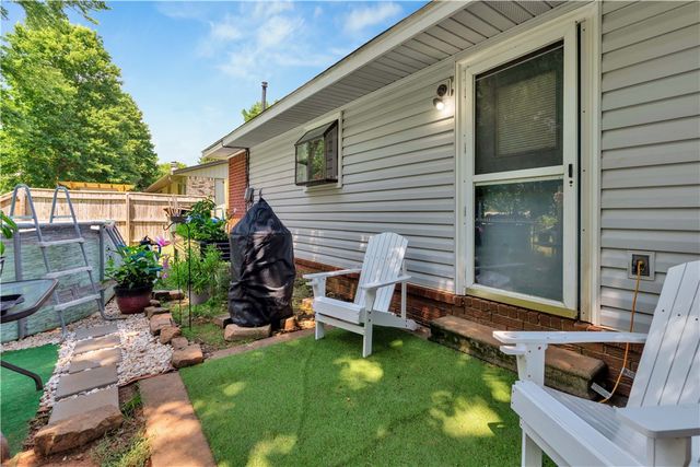 2317 N Woodlark Lane, Fayetteville, AR 72704