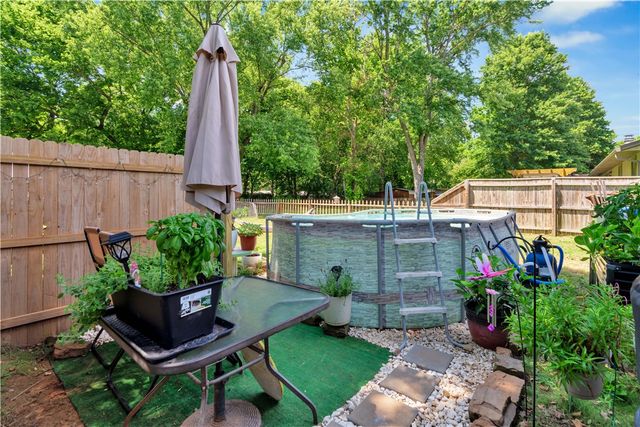 2317 N Woodlark Lane, Fayetteville, AR 72704