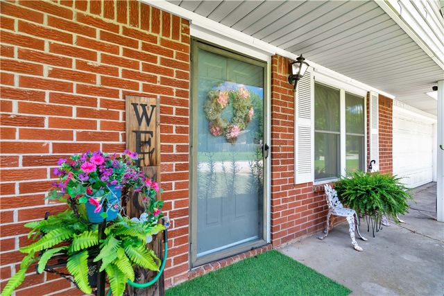 2317 N Woodlark Lane, Fayetteville, AR 72704