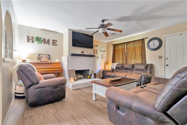 2317 N Woodlark Lane, Fayetteville, AR 72704
