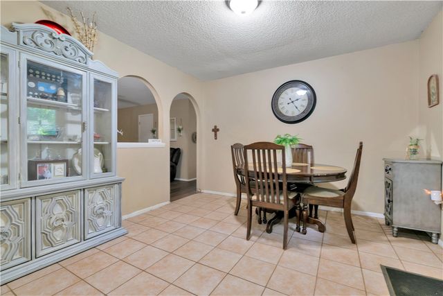 2317 N Woodlark Lane, Fayetteville, AR 72704