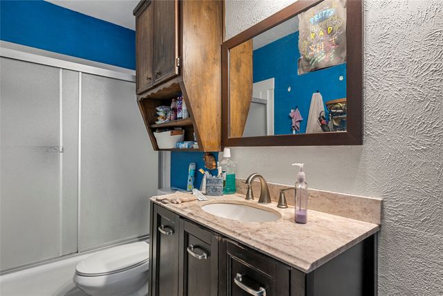 225 Sunset Boulevard, Hewitt, TX 76643