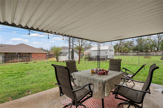 225 Sunset Boulevard, Hewitt, TX 76643