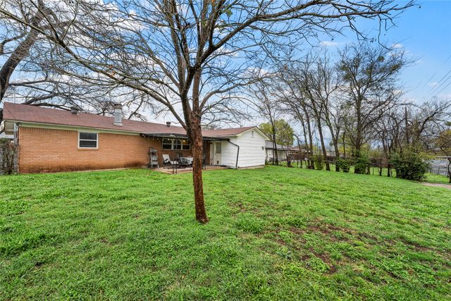 225 Sunset Boulevard, Hewitt, TX 76643