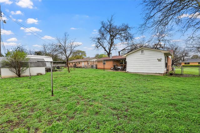 225 Sunset Boulevard, Hewitt, TX 76643