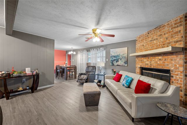 225 Sunset Boulevard, Hewitt, TX 76643