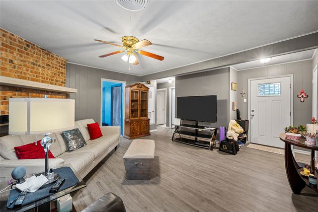 225 Sunset Boulevard, Hewitt, TX 76643