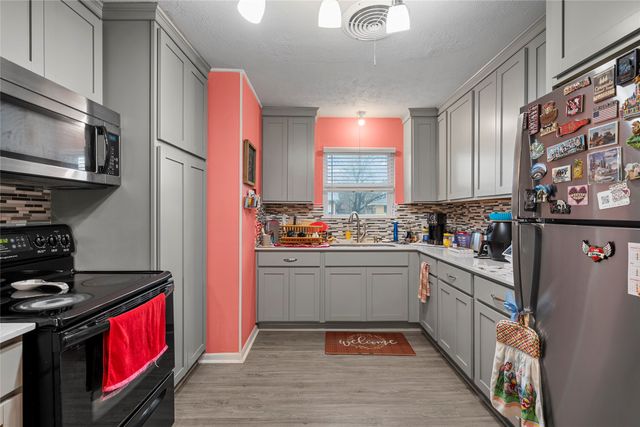 225 Sunset Boulevard, Hewitt, TX 76643