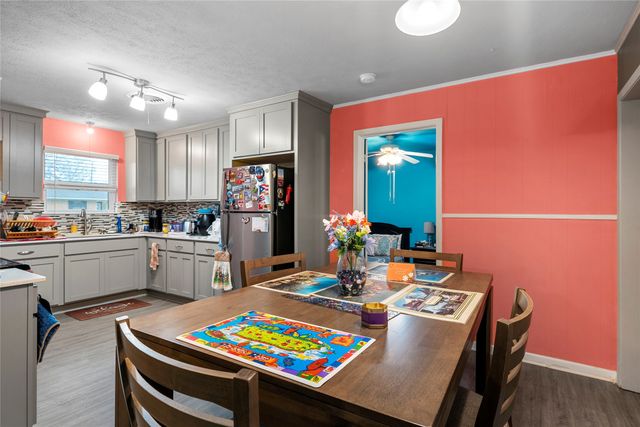 225 Sunset Boulevard, Hewitt, TX 76643