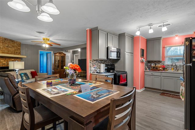 225 Sunset Boulevard, Hewitt, TX 76643