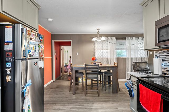 225 Sunset Boulevard, Hewitt, TX 76643